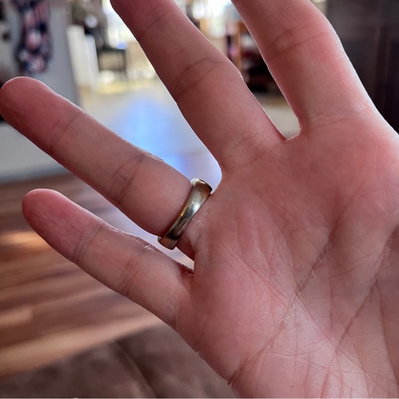 gold tone ring with 21 rhinestones size 6 - Picture 7 of 7